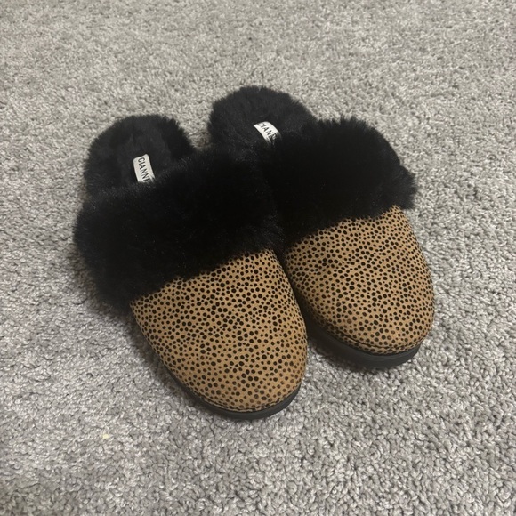 Gianni Bini Animal Print Slippers Size 7-7.5 - Picture 1 of 5